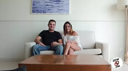 สาวผมบลอนด์มีช่องคลอดบนไก่ดำ ดู หนัง วีดีโอ โป๊