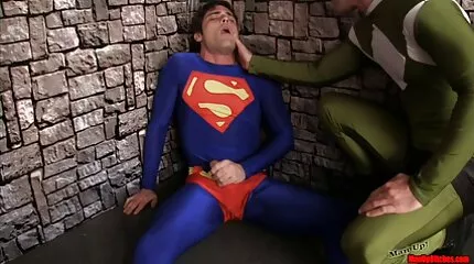 ผู้หญิงในกางเกงชั้นในสีชมพูช่วยตัวเองจู๋ ดู วีดีโอ โป๊