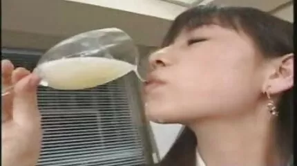 ดอกทองที่ไหม้เกรียมนั่งลงบนใบหน้าของชายคนนั้น ดู คลิป วิดีโอ โป๊