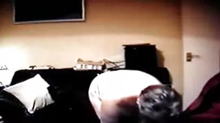 ส่วนปลายแข็งๆของผู้ชายก็ค่อยๆมุดเข้าไปในหี ดู คลิป วีดีโอ โป๊