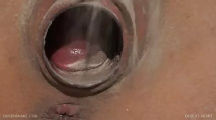 เซ็กส์อย่างหนักกับอีตัวน่ารักในชุดสูทบนเตียง วีดีโอ ค ลิบ โป้
